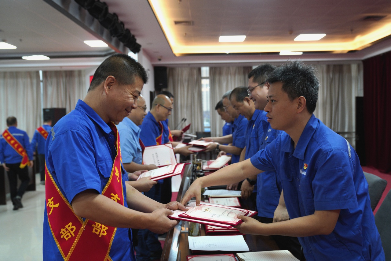 291751211612360645.jpeg 颁奖.jpg