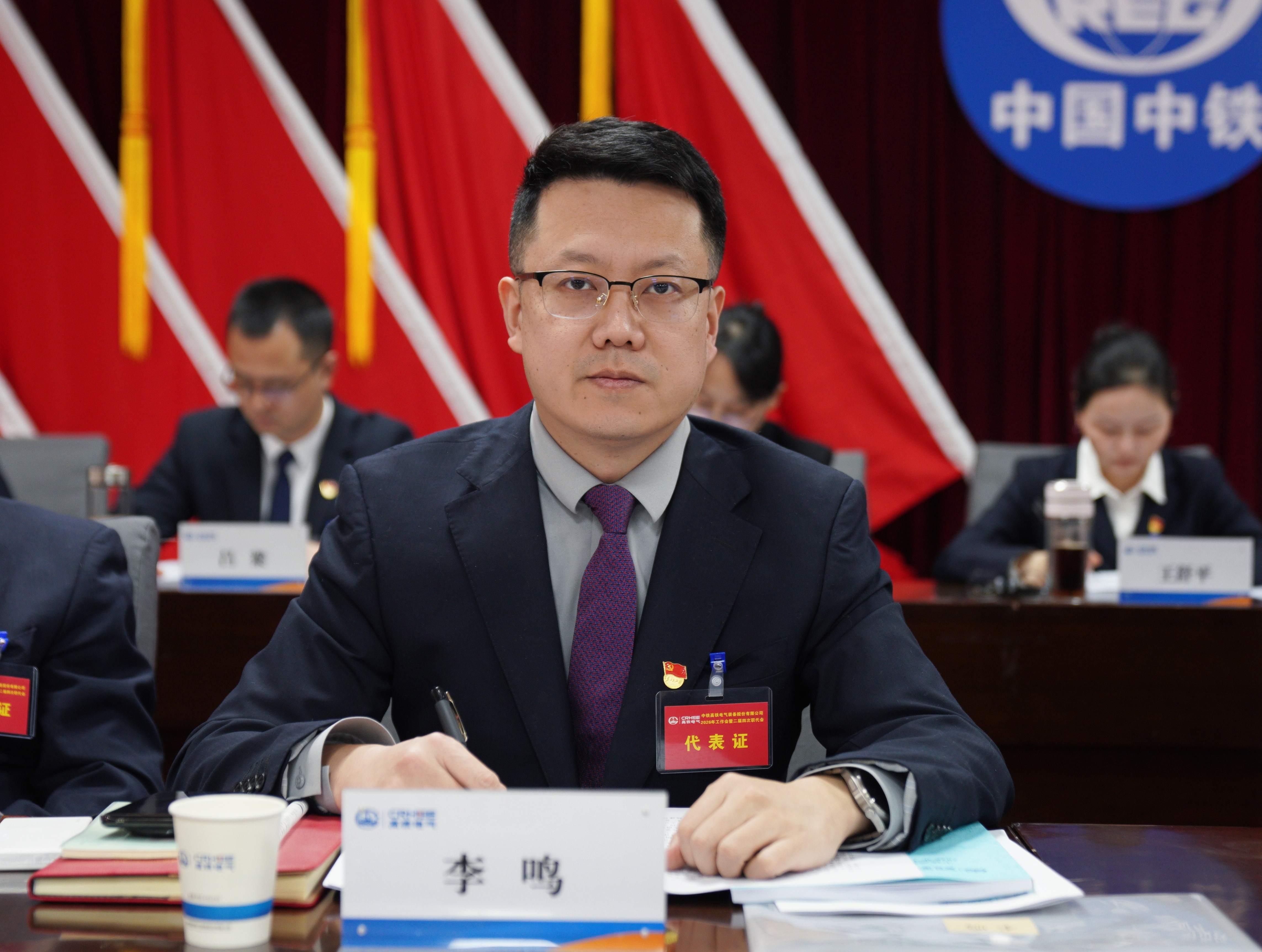 111770819393786253.jpeg 李鸣宣读表彰文件.jpg